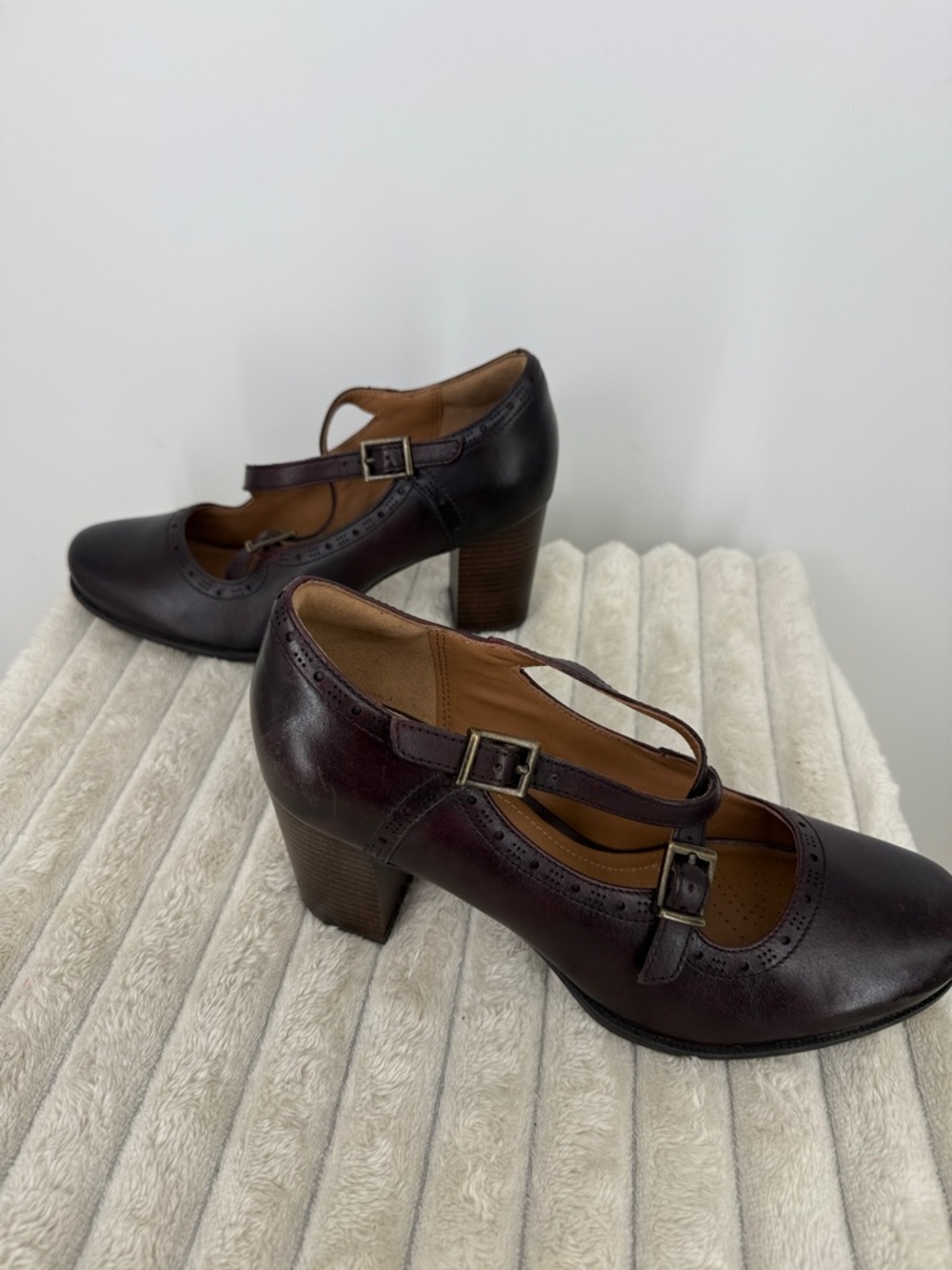 Clarks SOLD - Picture 8 of 11